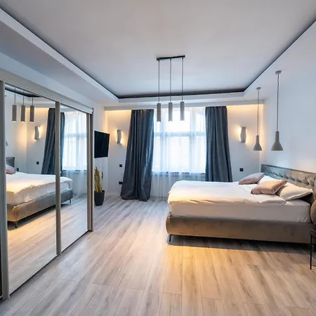 Barrique 13 - Breakfast At Restaurant & Minibar - Old Town Apartment Brasov