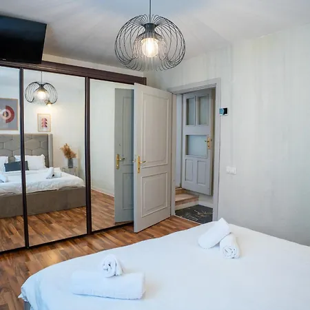 Barrique 13 - Breakfast At Restaurant & Minibar - Old Town בראשוב