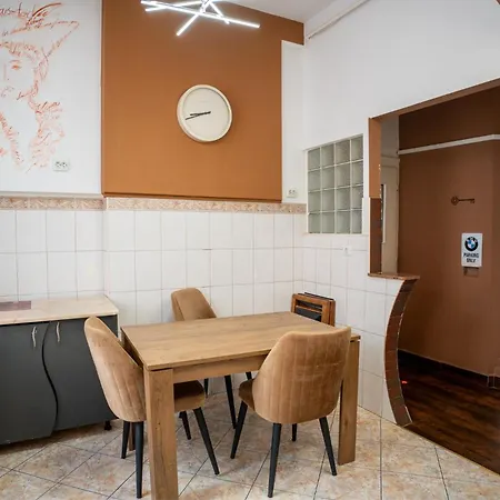 Barrique 13 - Breakfast At Restaurant & Minibar - Old Town * בראשוב