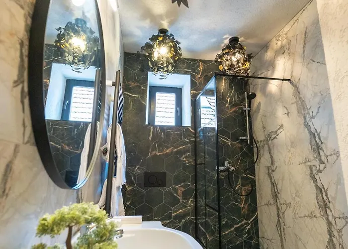 Barrique Republicii 56 בראשוב